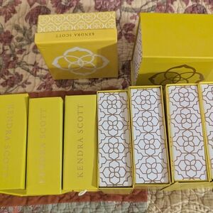 Empty Kendra Scott Vibrant Yellow and White Gift Set